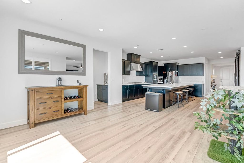 Image 18 of property listing at 6141 E Peralta Way, Fresno, CA 93727