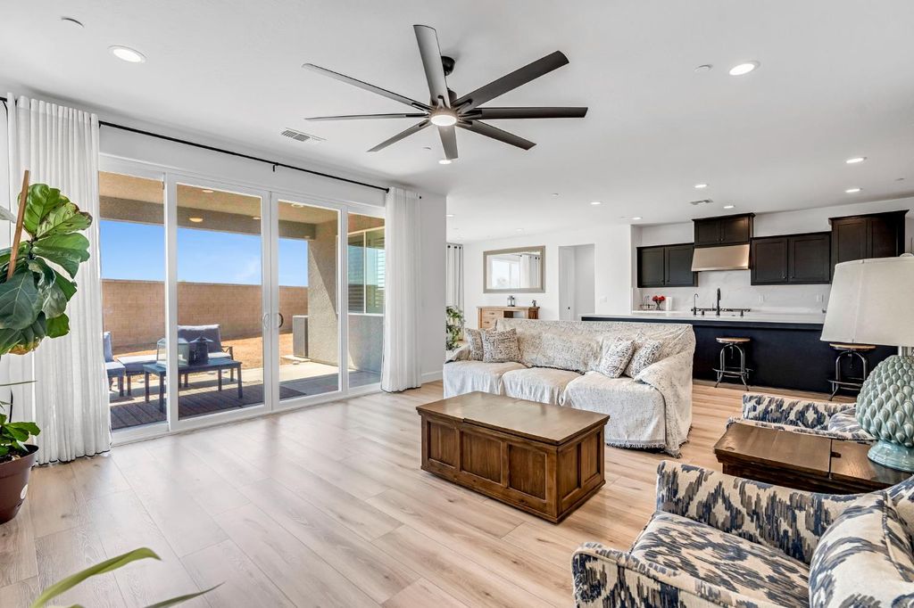 Image 19 of property listing at 6141 E Peralta Way, Fresno, CA 93727