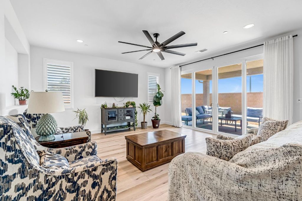 Image 20 of property listing at 6141 E Peralta Way, Fresno, CA 93727