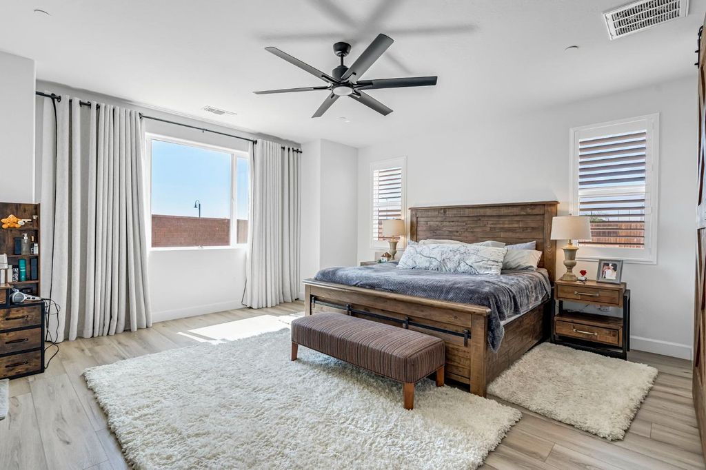 Image 21 of property listing at 6141 E Peralta Way, Fresno, CA 93727