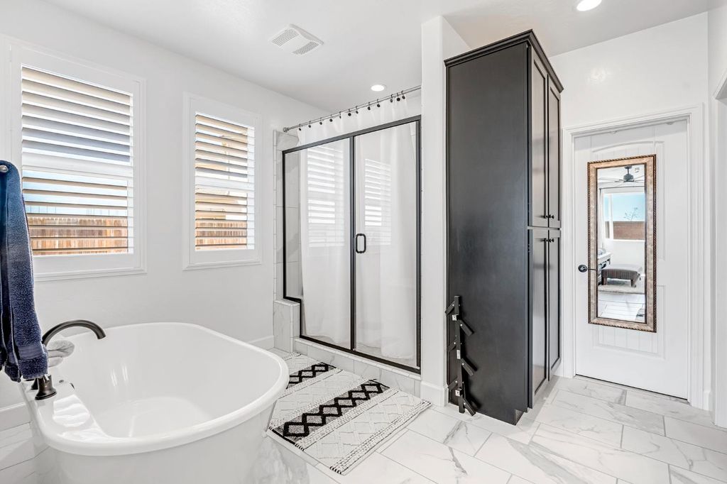 Image 23 of property listing at 6141 E Peralta Way, Fresno, CA 93727