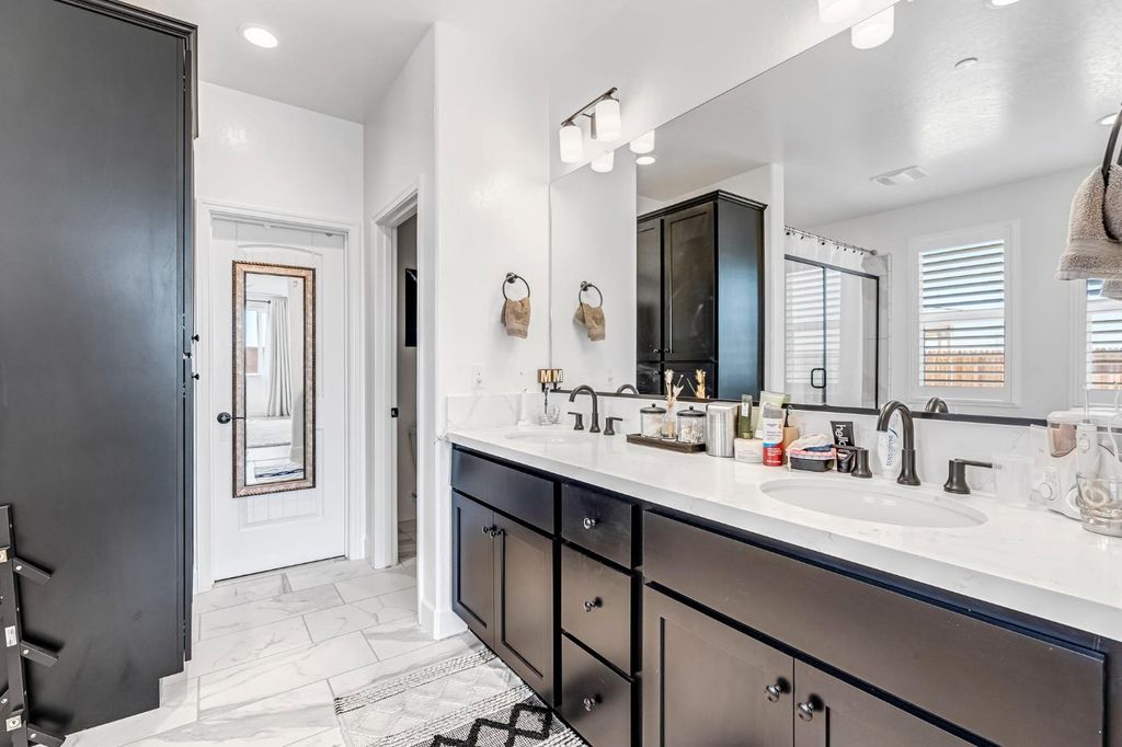 Image 24 of property listing at 6141 E Peralta Way, Fresno, CA 93727