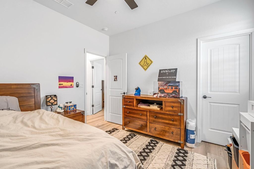 Image 26 of property listing at 6141 E Peralta Way, Fresno, CA 93727