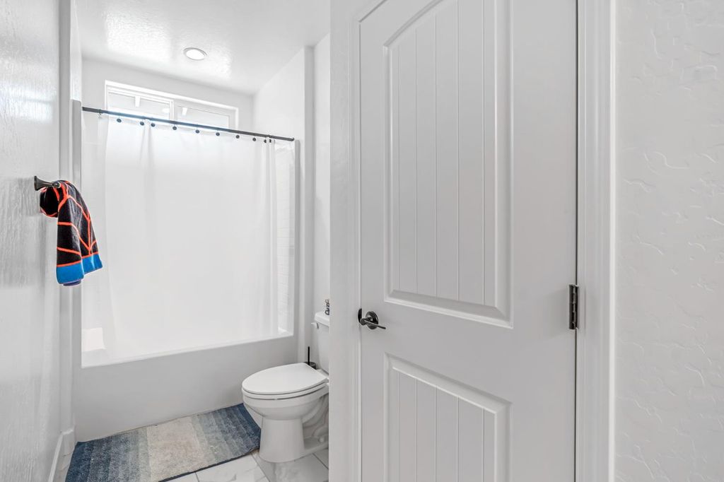 Image 29 of property listing at 6141 E Peralta Way, Fresno, CA 93727