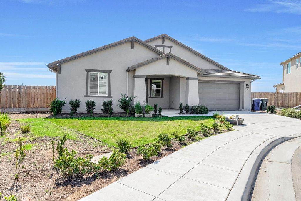 Image 3 of property listing at 6141 E Peralta Way, Fresno, CA 93727