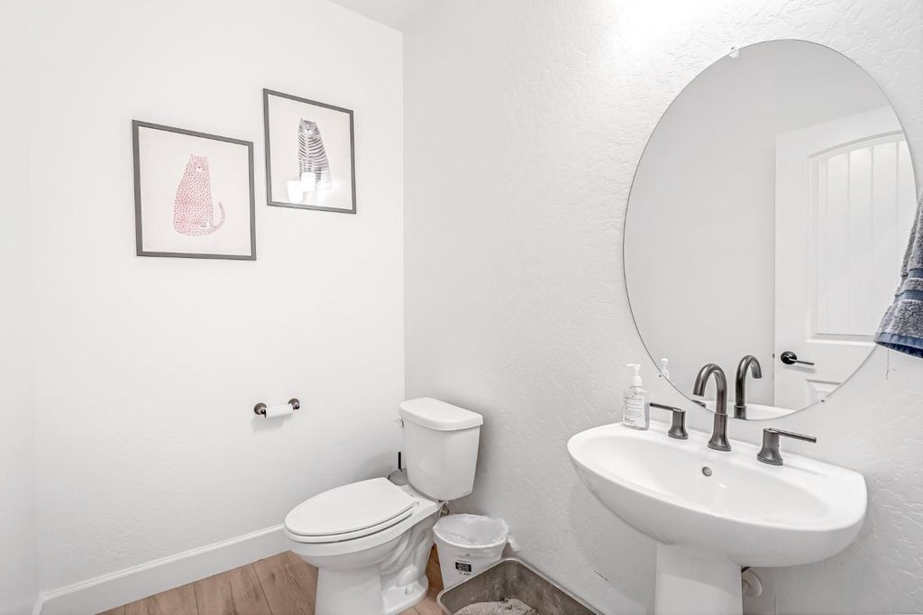 Image 30 of property listing at 6141 E Peralta Way, Fresno, CA 93727