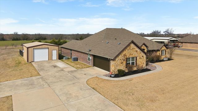 505 Water Fall Lane, Nevada, TX 75173