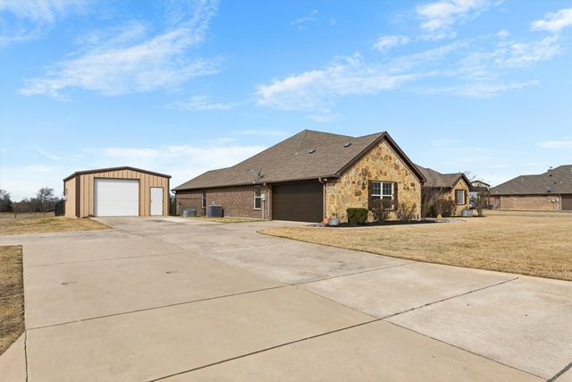 505 Water Fall Lane, Nevada, TX 75173