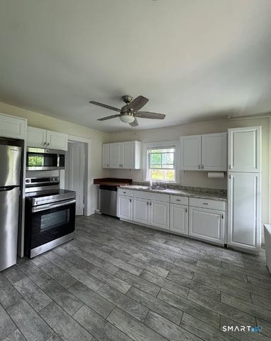 25 Drive Way 1st Floor, Guilford, CT 06437