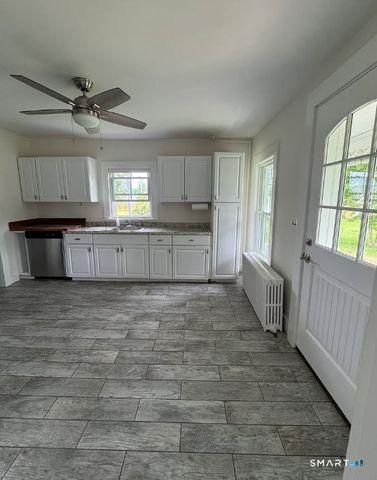 25 Drive Way 1st Floor, Guilford, CT 06437