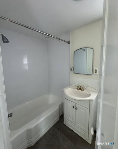 25 Drive Way 1st Floor, Guilford, CT 06437
