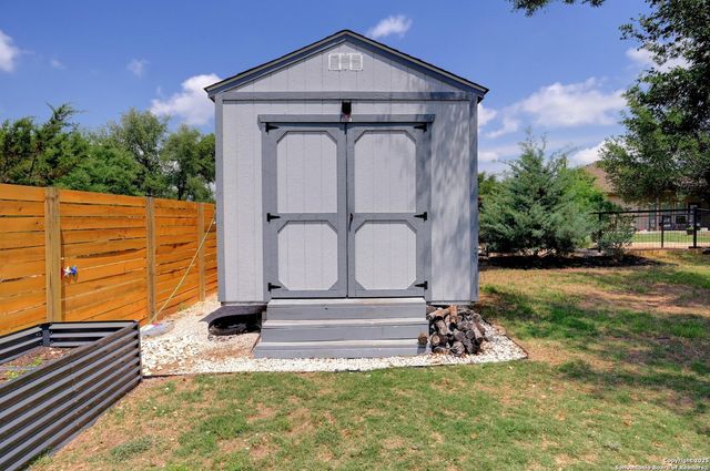 103 Clemente Zapata, Blanco, TX 78606