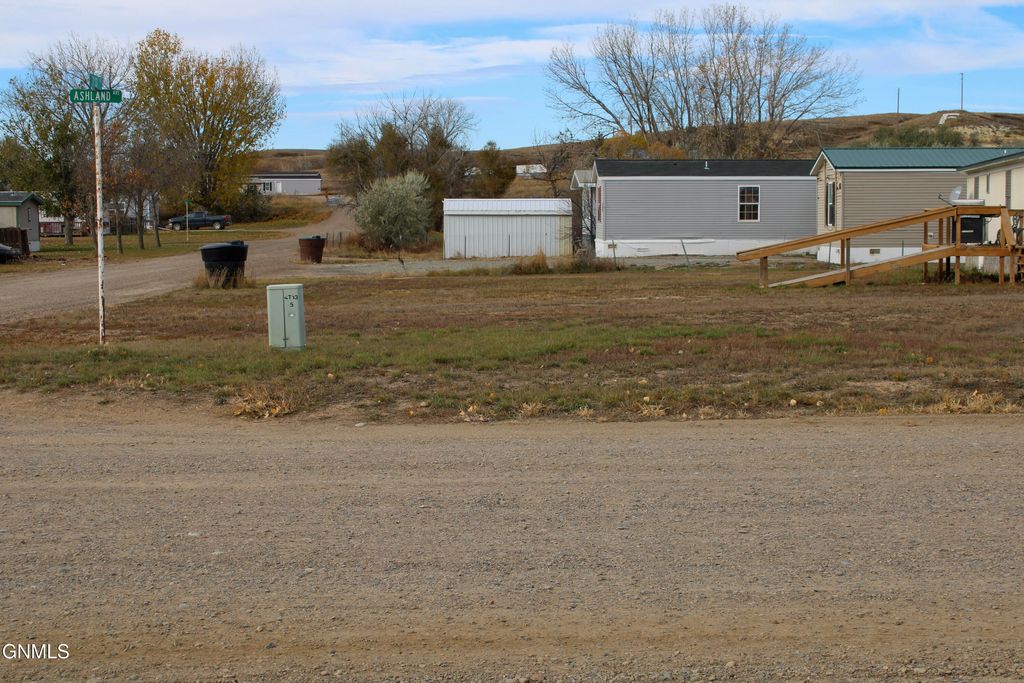 905 7th Street, Fairview, MT 59221 photo 2