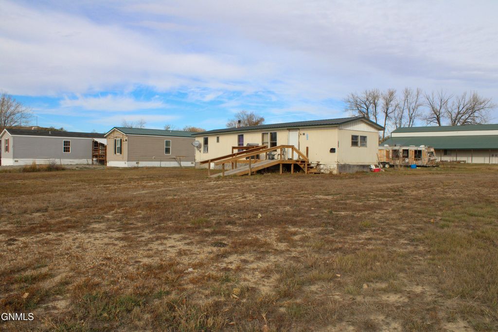905 7th Street, Fairview, MT 59221 photo 4