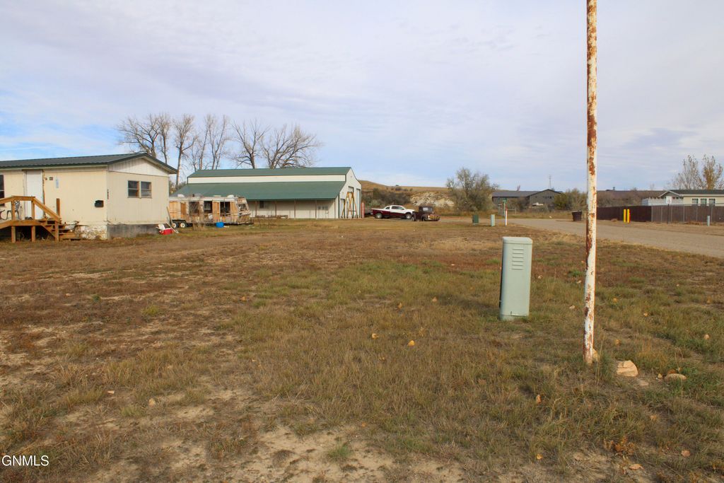 905 7th Street, Fairview, MT 59221 photo 5