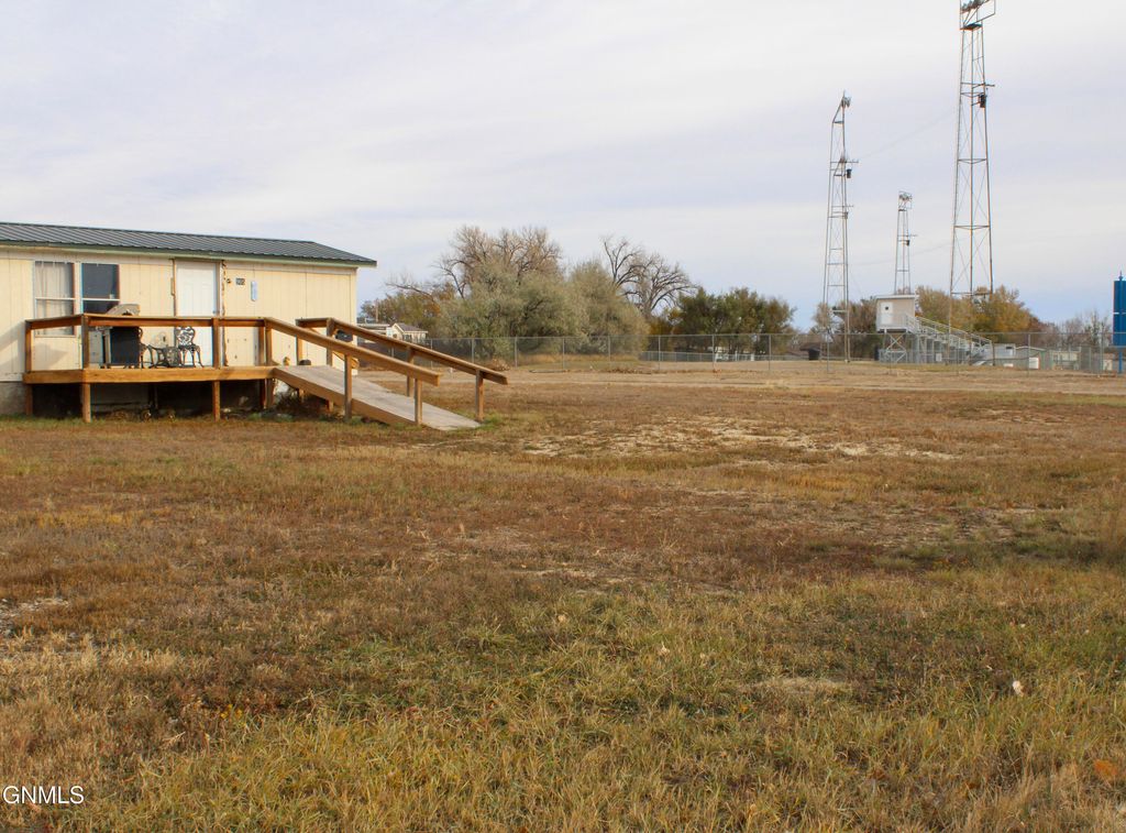 905 7th Street, Fairview, MT 59221 photo 7