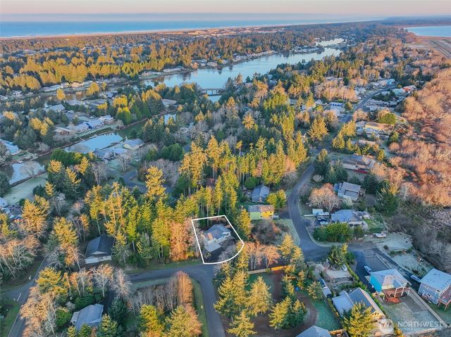 312 Pearsall Street SE, Ocean Shores, WA 98569