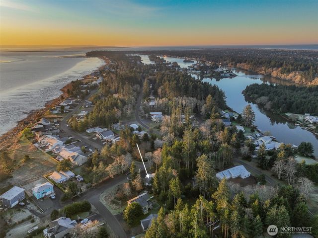 312 Pearsall Street SE, Ocean Shores, WA 98569