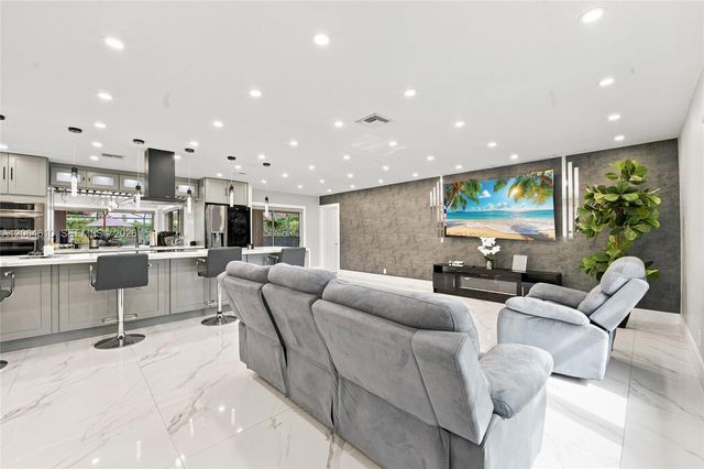 821 Ramblewood Drive 821, Coral Springs, FL 33071