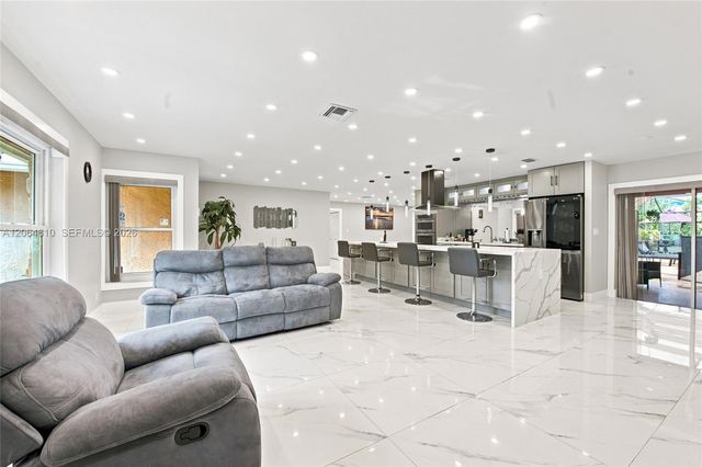 821 Ramblewood Drive 821, Coral Springs, FL 33071