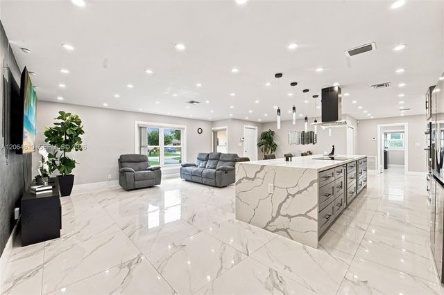 821 Ramblewood Drive 821, Coral Springs, FL 33071