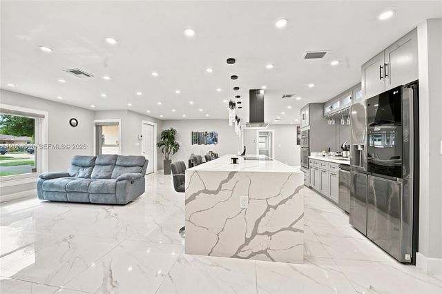821 Ramblewood Drive 821, Coral Springs, FL 33071