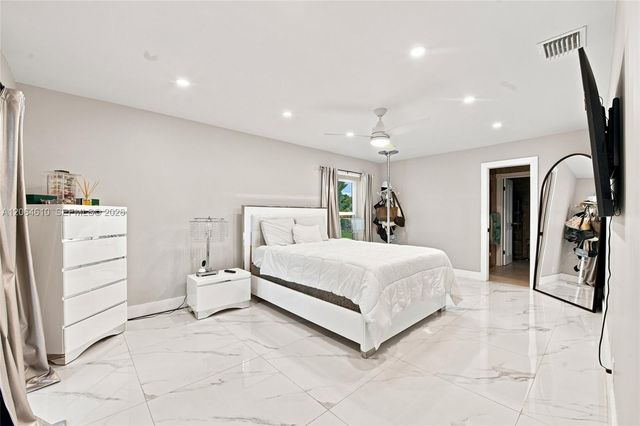 821 Ramblewood Drive 821, Coral Springs, FL 33071