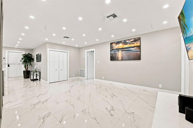 821 Ramblewood Drive 821, Coral Springs, FL 33071