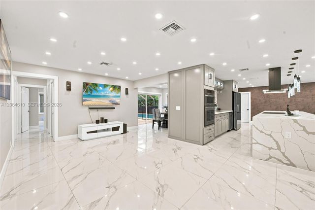 821 Ramblewood Drive 821, Coral Springs, FL 33071
