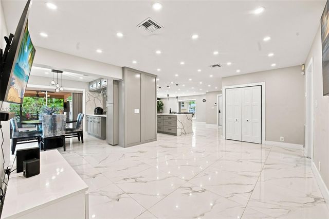 821 Ramblewood Drive 821, Coral Springs, FL 33071