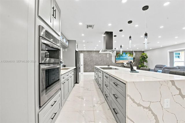 821 Ramblewood Drive 821, Coral Springs, FL 33071