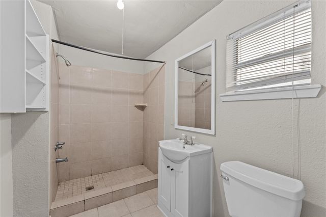 25 2nd Avenue N, Texas City, TX 77590