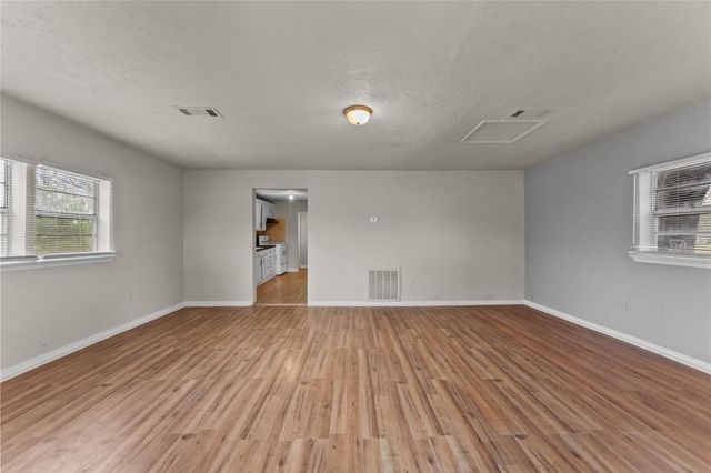 25 2nd Avenue N, Texas City, TX 77590