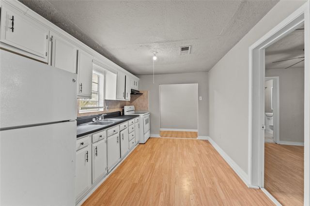 25 2nd Avenue N, Texas City, TX 77590