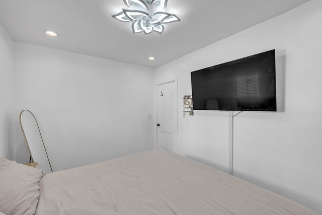 1109 N 12th Avenue, Melrose Park, IL 60160