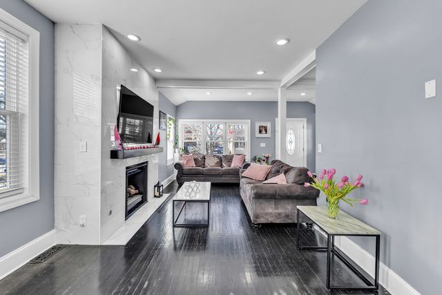 1109 N 12th Avenue, Melrose Park, IL 60160