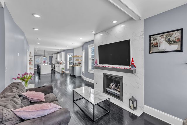 1109 N 12th Avenue, Melrose Park, IL 60160