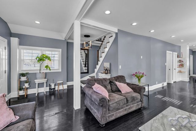 1109 N 12th Avenue, Melrose Park, IL 60160