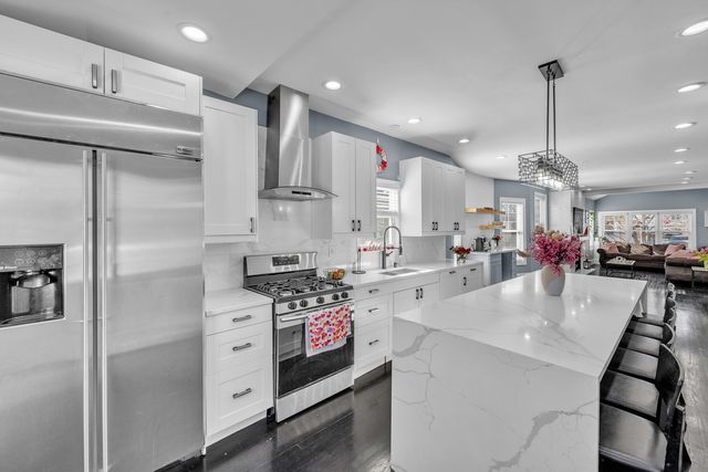 1109 N 12th Avenue, Melrose Park, IL 60160