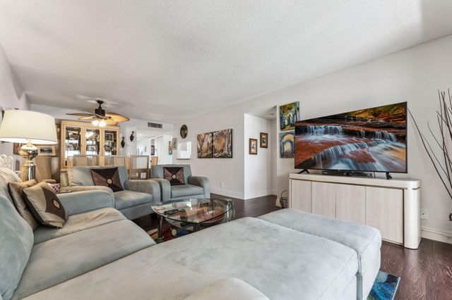 15301 Pembridge Avenue 43, Delray Beach, FL 33484