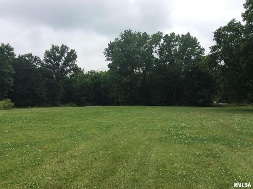 Image 1 of property listing at 2604 Veterans Memorial Drive, Mt Vernon, IL 62864
