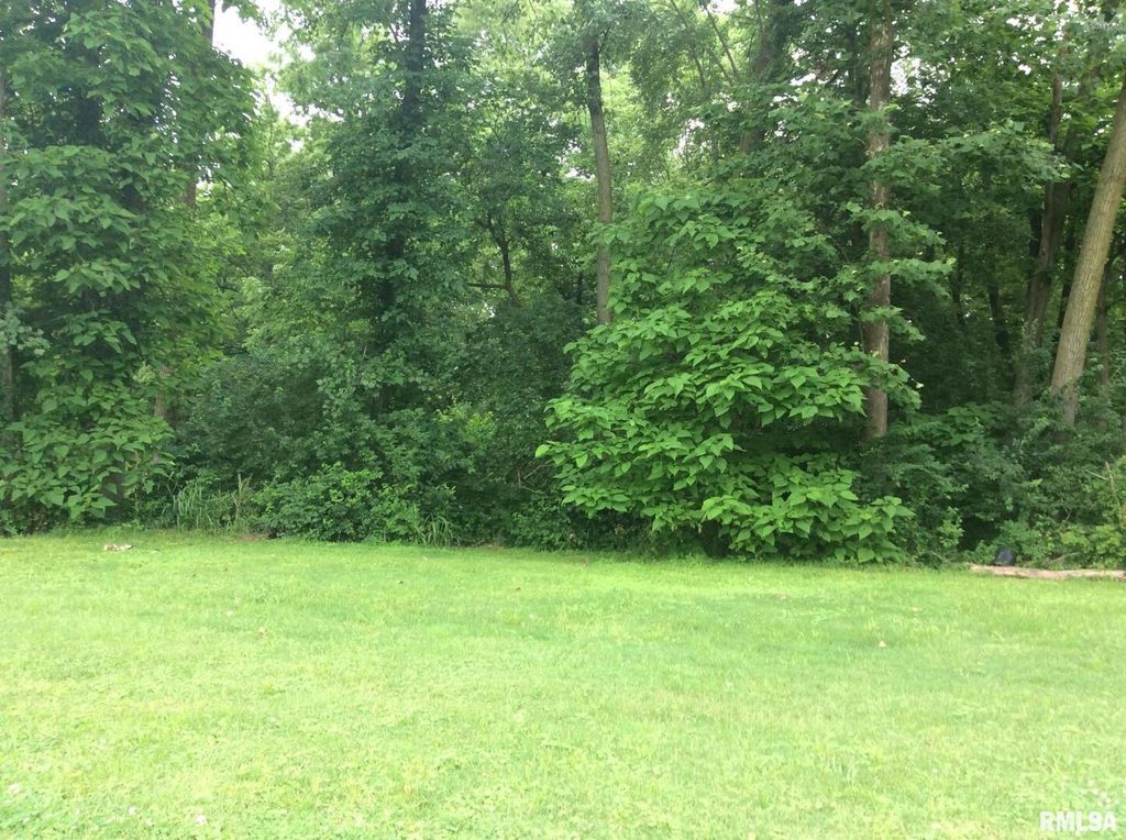 Image 2 of property listing at 2604 Veterans Memorial Drive, Mt Vernon, IL 62864