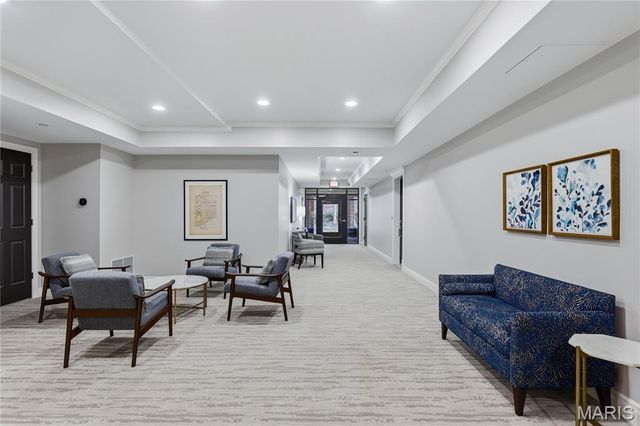 315 N Meramec Avenue 11, Clayton, MO 63105