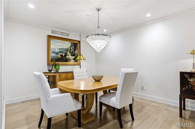 315 N Meramec Avenue 11, Clayton, MO 63105