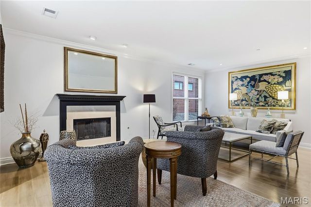 315 N Meramec Avenue 11, Clayton, MO 63105