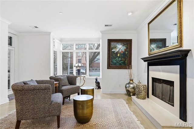 315 N Meramec Avenue 11, Clayton, MO 63105