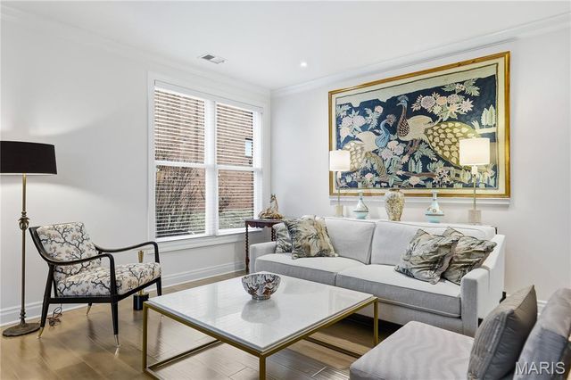 315 N Meramec Avenue 11, Clayton, MO 63105