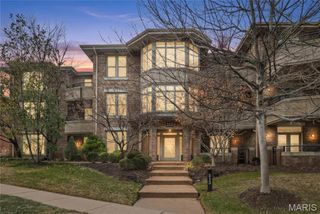 315 N Meramec Avenue 11, Clayton, MO 63105