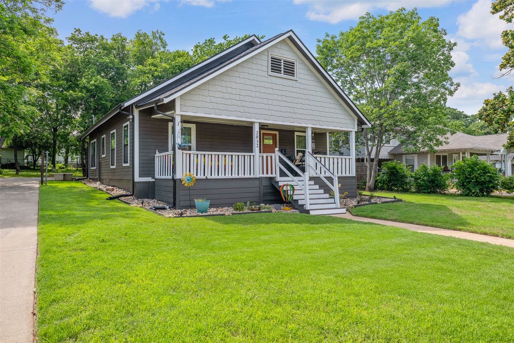 2832 Forest Avenue, Fort Worth, TX 76112
