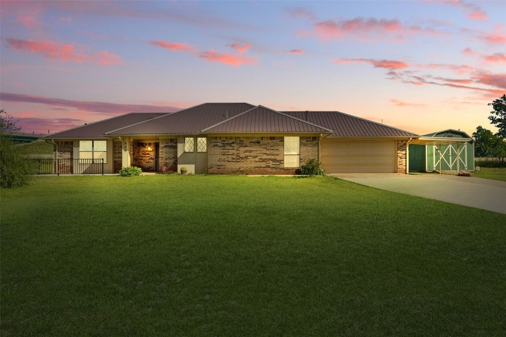 820 W Almar Drive, Chickasha, OK 73018